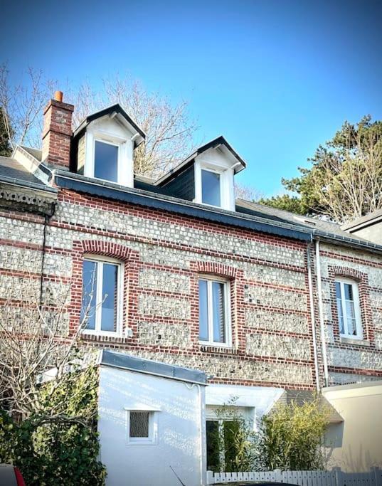 Etretat: Agreable Maison De Ville Bagian luar foto